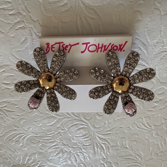 Betsey Jonhson OHH A DAISY FLOWER POST EARRINGS RHINESTONE - Picture 3 of 3